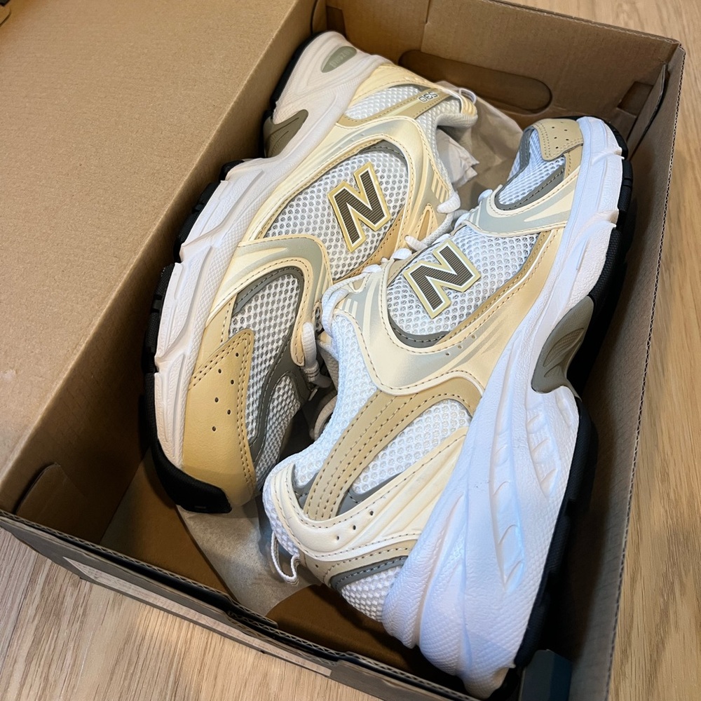 New Balance 530 Beige/ Silver/ White